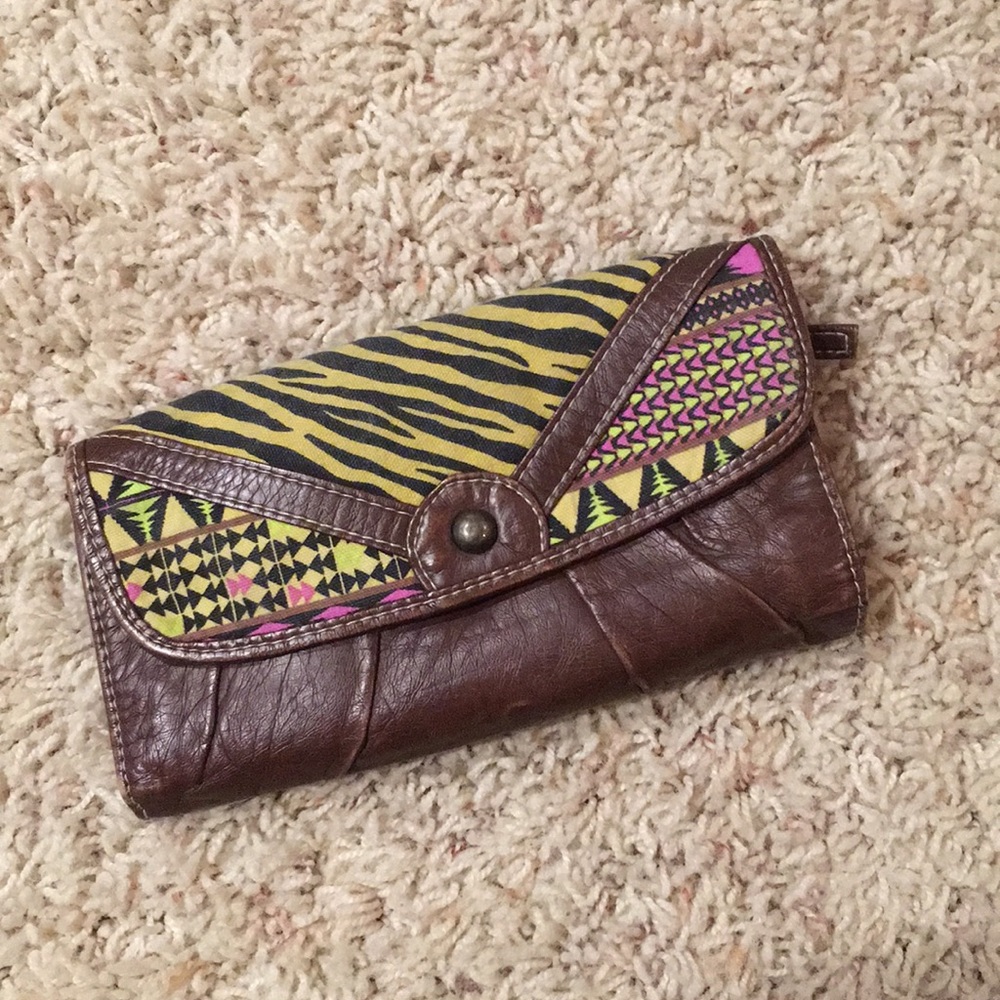Tribal trifold wallet